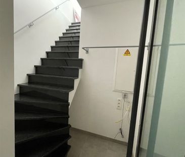 PRACHTIG DUPLEX APPARTEMENT (102m²) MET 1 SLAAPKAMER, TERRAS, AUTOS... - Photo 3