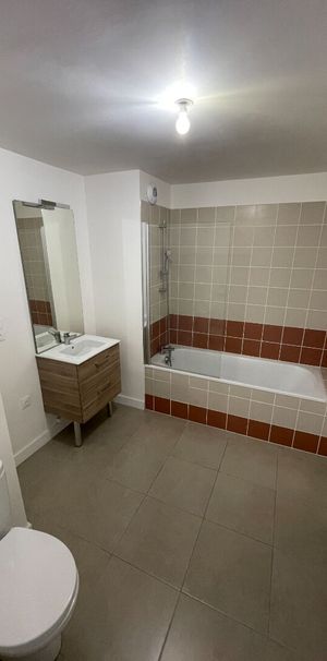 Location Appartement 2 pièces 48m² ARMENTIERES 59280 - Photo 1