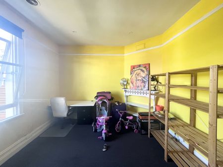 It's Easy, Living Here! - Photo 2