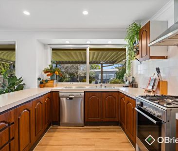 “Spacious Family Living in a Prime Frankston Location” - Photo 3