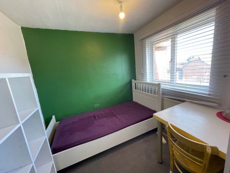 3 bedroom house to rent Pine Ridge, Tonbridge, TN10 - Photo 4