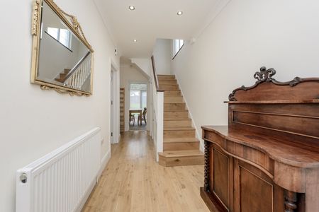 Walmington Fold, West Finchley, London, N12 - Photo 3