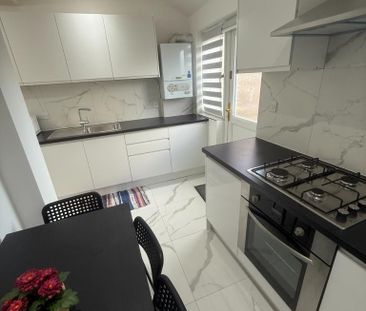 4 bedroom house to rent - Photo 3