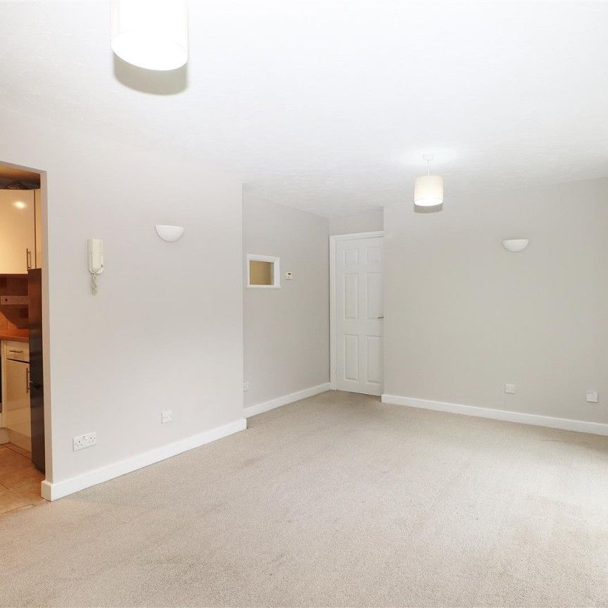 Watling Stret, Radlett - Photo 1