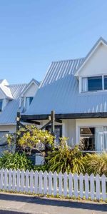 Newly Renovated 3 bedroom Duplex - Photo 3