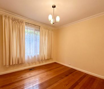 A rare find family home in the prime location of Glen Iris - Photo 4