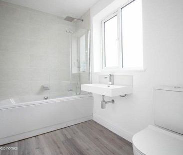 4 bedroom semi-detached house to rent - Photo 6