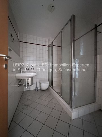 2-Raumwohnung mit schöner Aussicht in den Leipziger Auwald - Terrasse und Balkon / Einbauküche / große Dusche / Fahrstuhl / Tiefgarage / WG geeignet - Foto 5