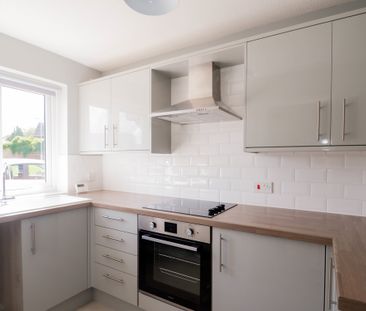 2 bedroom town house to let - Photo 1