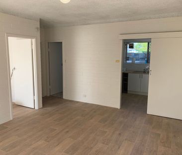 Tidy 2 Bedroom Ground Floor Unit - Photo 1