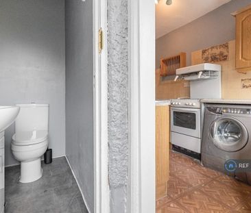1 bedroom in a house share to rent - Photo 6