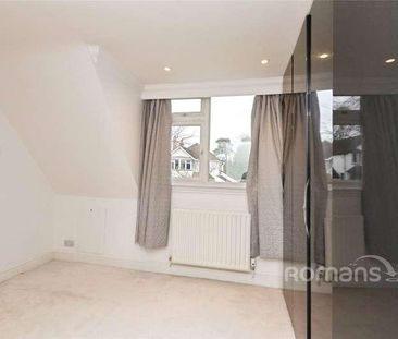 Salisbury Road, Farnborough, Hampshire, GU14 - Photo 2