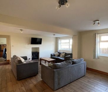 4 bedroom detached house to rent - Photo 1