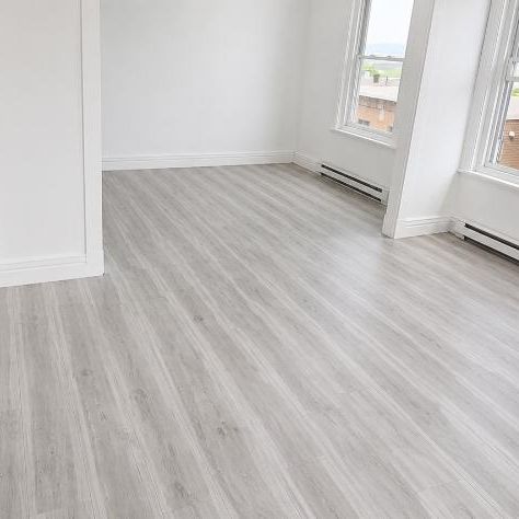 BEAU 6 1/2 MONTCALM DISPO MAINTENANT1895 - Photo 1