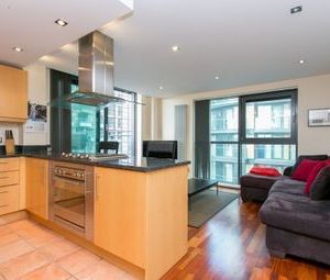 3 Bedrooms Flat to rent in Millharbour, London E14 | £ 575 - Photo 1