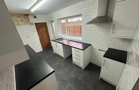 74 Leicester Street, Whitmore Reans, WV6 0PS - Photo 4