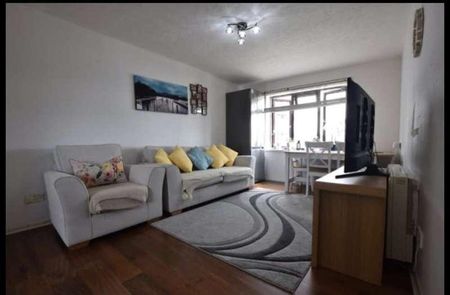 Arisdale Avenue, South Ockendon, Essex, RM15 - Photo 2