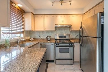 For Lease - 122 Benjamin Hood Crescent, Vaughan, Ontario - Photo 5