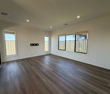 Spacious 4-Bedroom Family Home - Photo 1