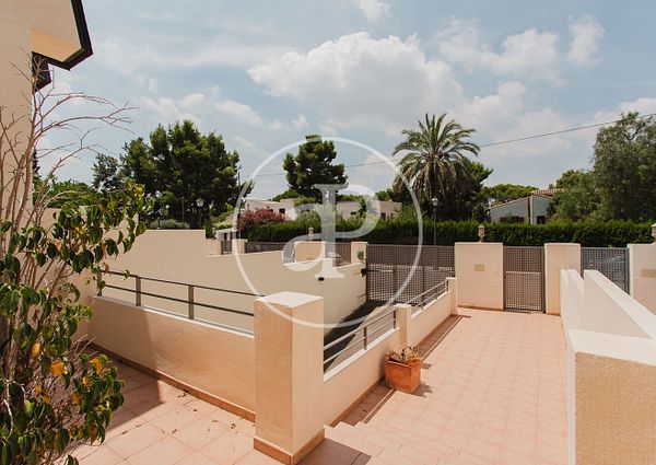 Townhouse for rent with 3 bedrooms in Rocafort.