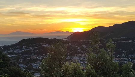 Sun, sky, views, clean, tidy, warm and dry! - Photo 3