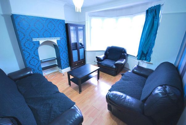 4 bedroom terraced house to rent - Photo 1