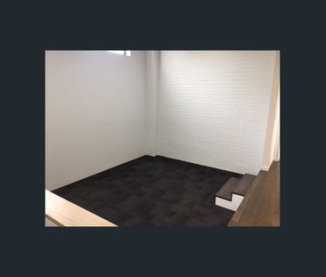 Spacious Private Studio in Prime Location - ENTER VIA WILLIAM LANE - Photo 4