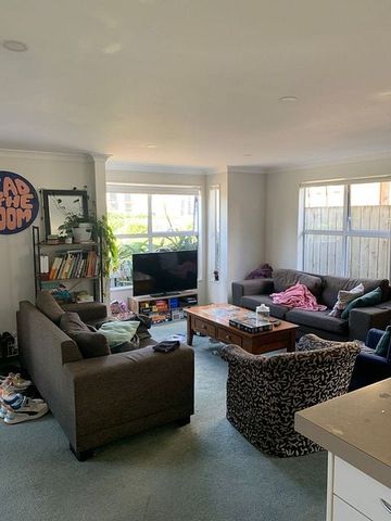 Modern 4BR Townhouse in Te Aro! - Photo 4