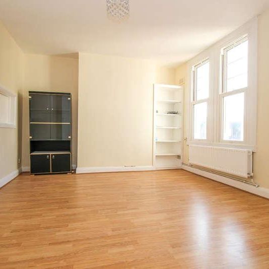 Wordsworth Parade, Turnpike Lane, N8 - Photo 1