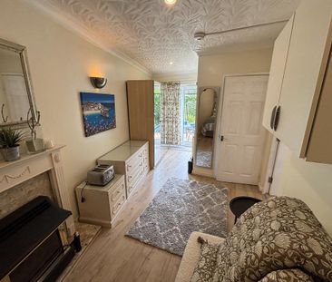 4 bedroom semi-detached house to rent - Photo 2
