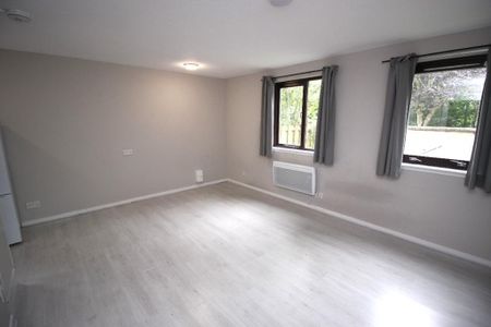 Studio to rent - Photo 2