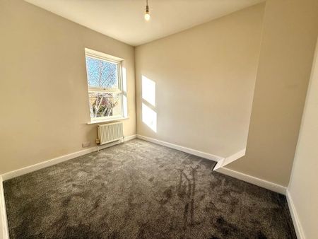 2 bedroom end of terrace house to rent - Photo 4