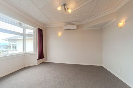 Three Bedroom Flat with a Fantastic View - Photo 2