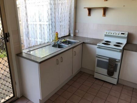 Quiet & Convenient Townhouse Living in Beenleigh - Photo 4