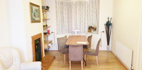 4 bedroom semi-detached house to rent - Photo 2