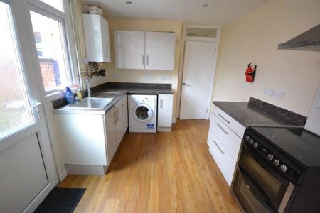 4 bedroom terraced house to rent - Photo 4