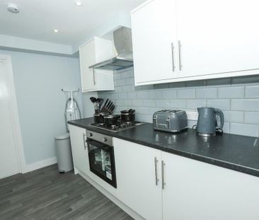 5 bedroom private hall to rent - Photo 1