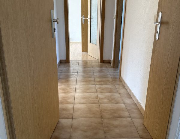 Über den Dächern Plauens - helle Familienwohnung mit modernem Tageslichtbad , kurzfristig bezugsfertig - Foto 1
