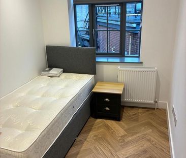 1 bedroom in a house share to rent - Photo 2