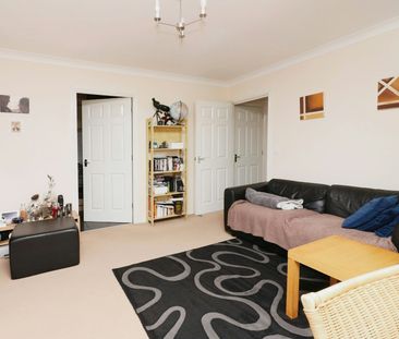 Flat to rent on - Photo 2