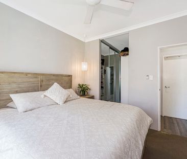 Walk to beach and relax and unwind after a busy day - Photo 3