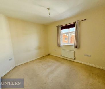 2 bedroom Flat To Let - Photo 1