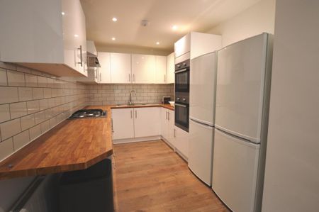 1 bedroom in a house share to rent - Photo 2