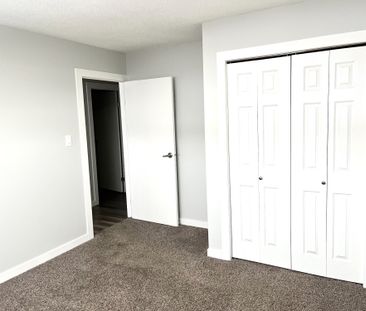6332 Hewson (Main Level) All Utilities Included! - Photo 3