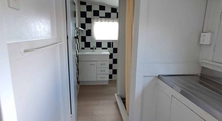 Tidy Cottage Close to Town - Photo 4