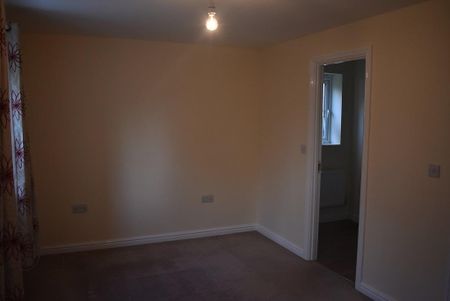 4 bedroom townhouse to rent - Photo 2