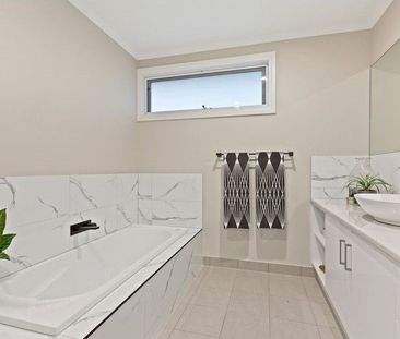 White Picket Fence Beauty - Photo 2