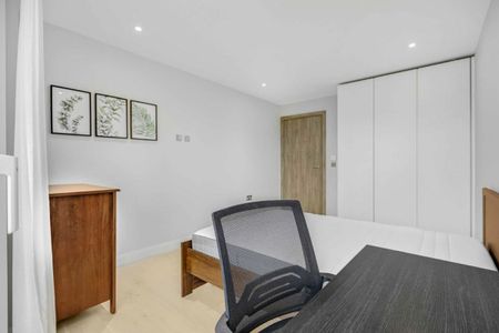 Plough Road, SW11, London - Photo 2