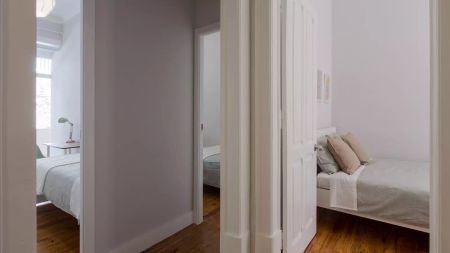 Contemporary room for rent with balcony in 10-bedroom apartment in Penha de França - Photo 2