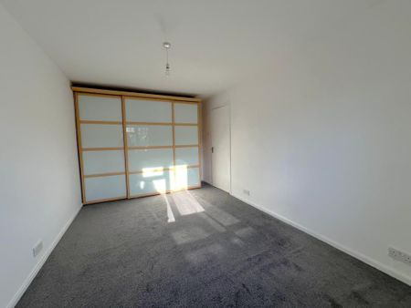 3 bedroom flat to rent - Photo 4